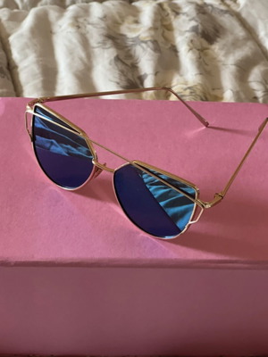 Sunglasses with blue lens and metal frame new