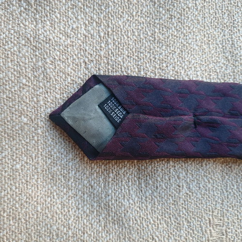 The Bostonians silk tie with houndstooth pattern, like new