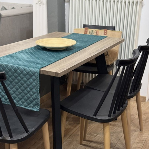 Dining table like new, length 120 cm