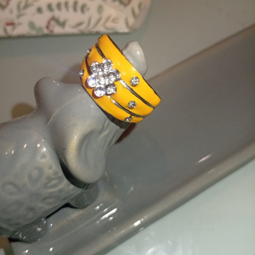 Enamel ring with yellow flower and rhinestones, adjustable