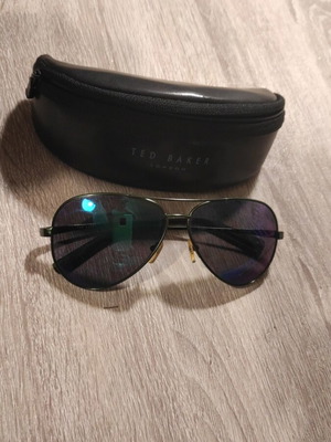 Γυαλιά ηλίου Ted Baker μεταχειρισμένα με σκελετό τύπου Ray-Ban, μαύρο και πράσινο