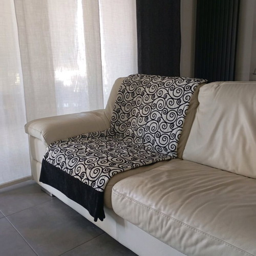 Double-sided throw with embossed texture, like new