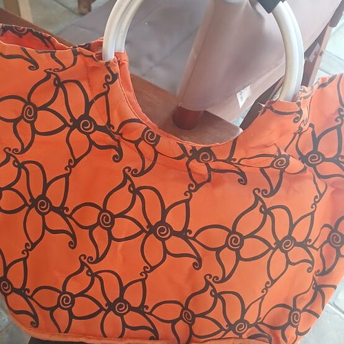 Insulated bag with aluminum handles