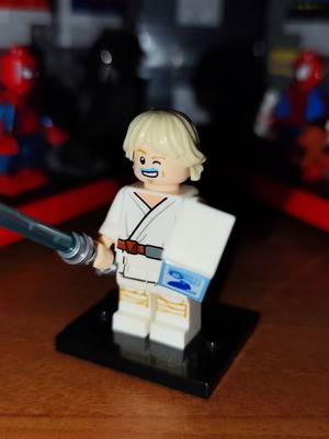 Luke Skywalker (Blue Milk) μίνι φιγούρα με μπλε φωτόσπαθο