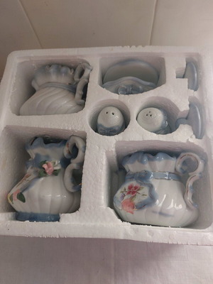 Hand-painted faience breakfast set new, 6 pieces