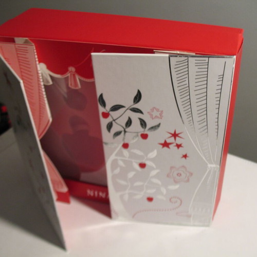 Nina Ricci perfume box like new