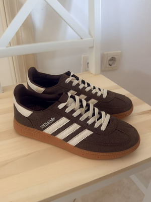 Adidas sneakers brown size 40