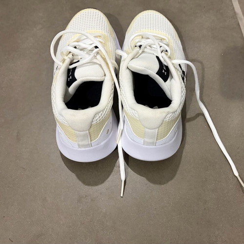 Under Armour athletic shoes new, size 38