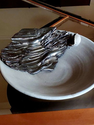 Very impressive decorative tabletop plate