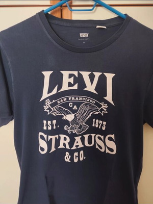 Levi's navy blue graphic T-shirt, size M