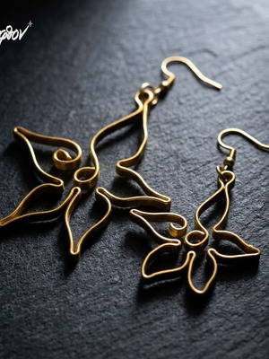 Σκουλαρίκια Lilium καινούργια, ασύμμετρα χρυσά boho χειροποίητα από Άπεφθον