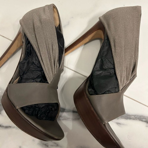 Fendi sandals like new, khaki, size 38