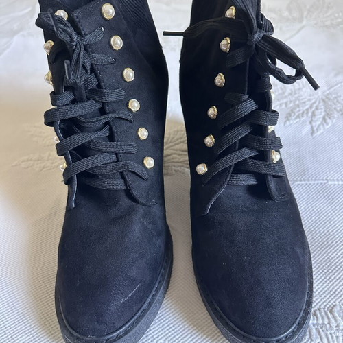 Women's ankle boots like new, black suede, size 41