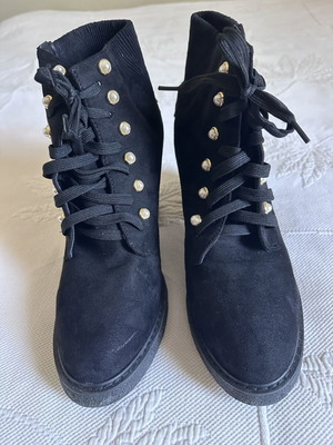 Women's ankle boots like new, black suede, size 41