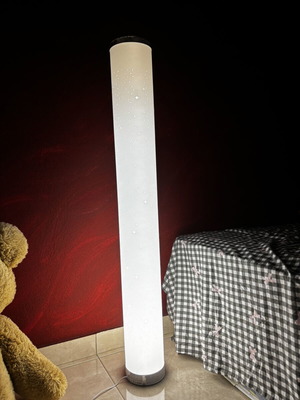 Floor lamp with three light shades and adjustable brightness, like new