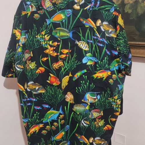 Scorpio shirt collectible like new, colorful, size M