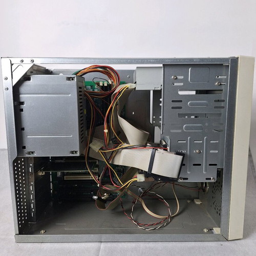 Retro Windows 98 computer used with IDE disk and RAID support
