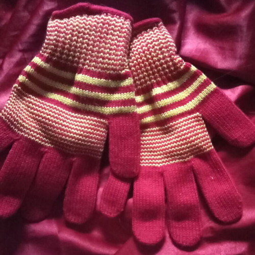 Knitted gloves new