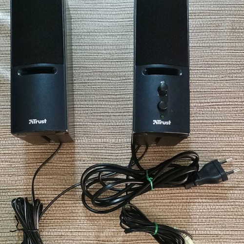 Trust computer speakers like new for desktop or laptop