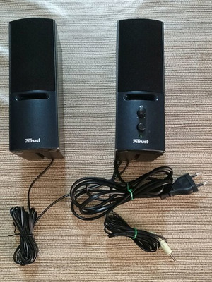 Trust computer speakers like new for desktop or laptop