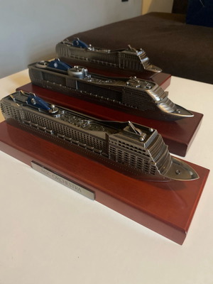 Σετ συλλεκτικά πλοία MSC σαν καινούργια, 3 τεμάχια με ξύλινη βάση