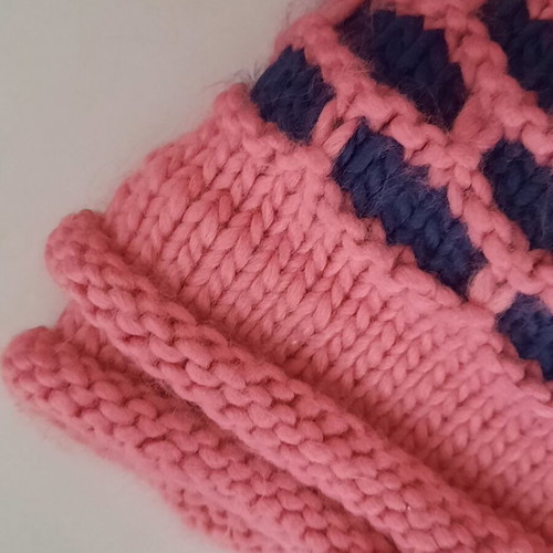 Women's knitted winter hat like new, pink and purple