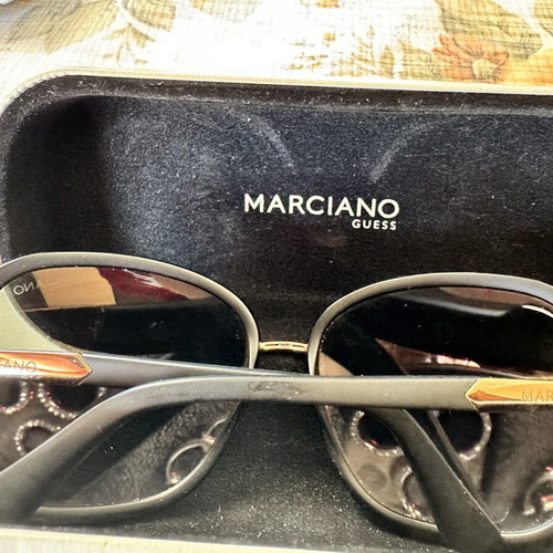 Guess sunglasses metallic gold like new