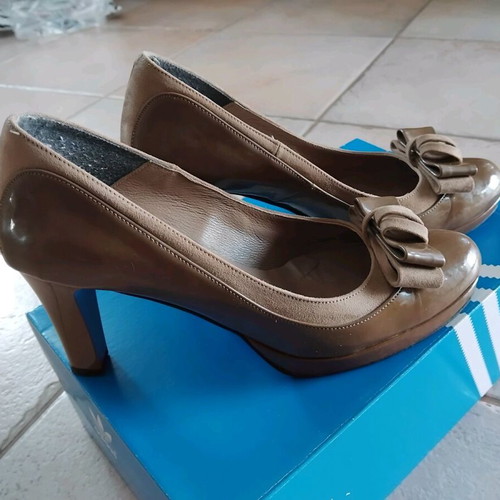 Rossi leather patent pumps with suede details, like new, size 39, brown