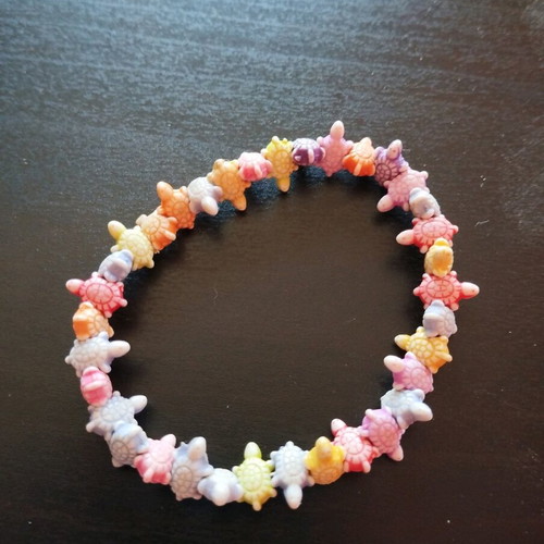 Children's bracelet with turtles used