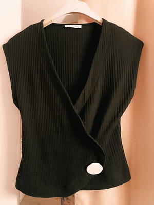 Zara vest like new, size S, black
