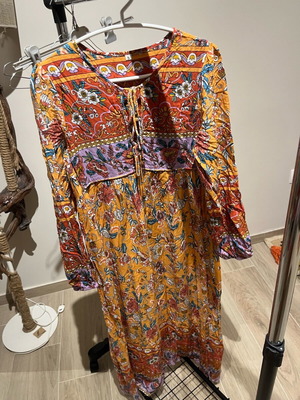 Vintage three-quarter printed dress used