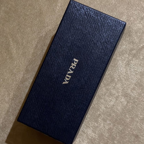 Prada sunglasses like new, black