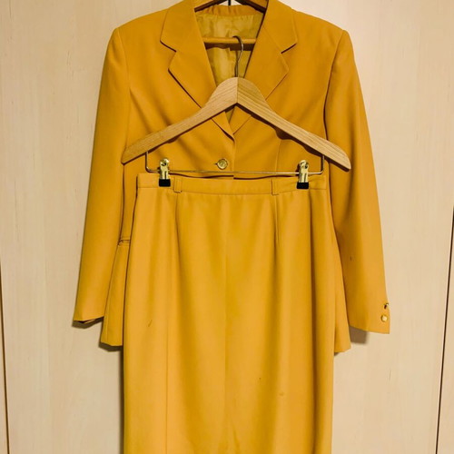 El Corte Inglés suit set used, croc yellow color, medium/large