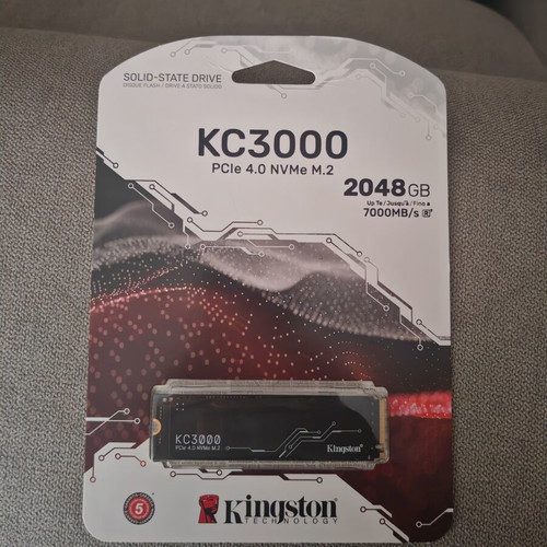 Kingston KC3000 2TB PCIe 4.0 NVMe M.2 SSD, PS5 compatible
