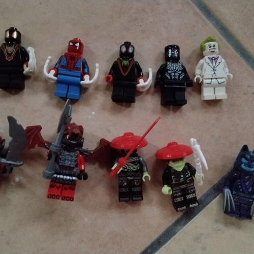 LEGO 18 mini φιγούρες Marvel & Ninjago σετ