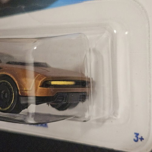 Hot Wheels Drift'n Break 26 gold toy car