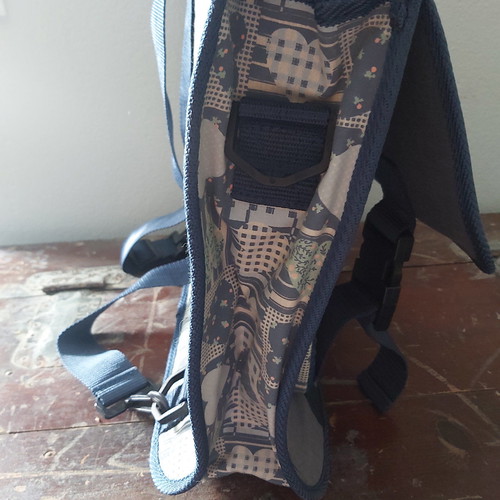 School bag new with option to use as backpack or messenger bag