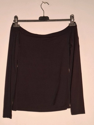 Pink Woman off-shoulder blouse like new, black