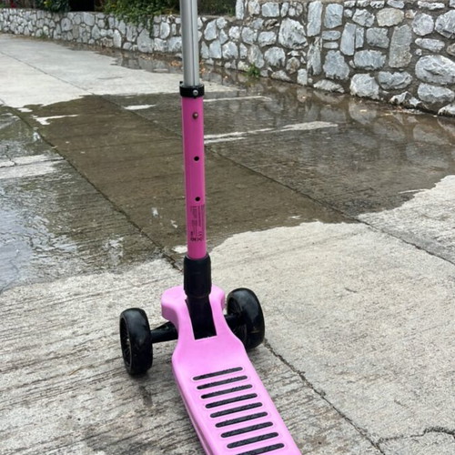 As Shoko Twist & Roll Xspeed Light kids scooter with LED light used, fuchsia