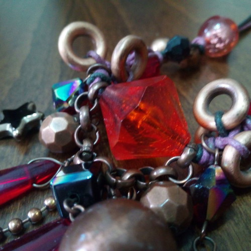 Alternative long necklace with red beads used