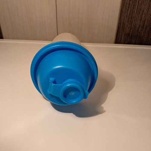 Shaker 500ml with blue lid like new