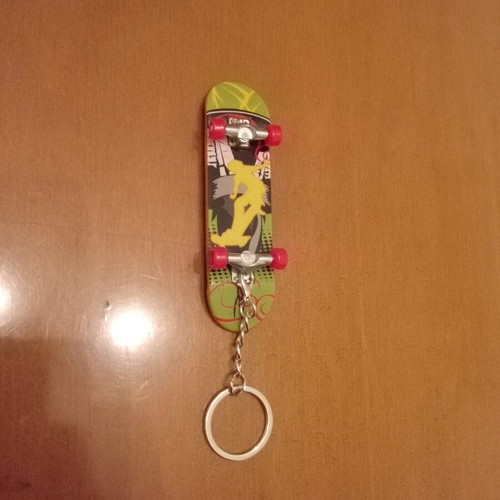 Skateboard keychain new, set of 5 different styles