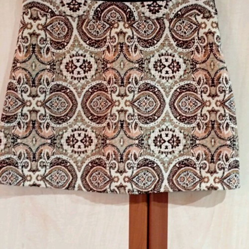 Pull & Bear medium skirt like new with pattern and gold details