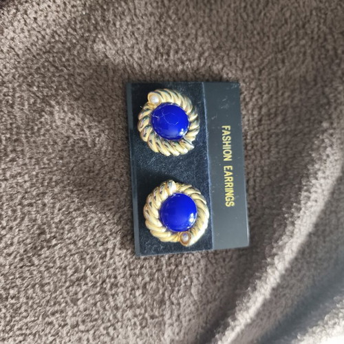 Earrings gold with blue stone new condition