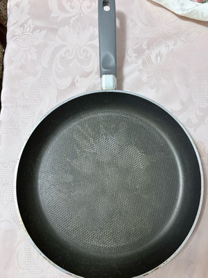 Tefal Resista αντικολλητικό τηγάνι, 30 εκ.