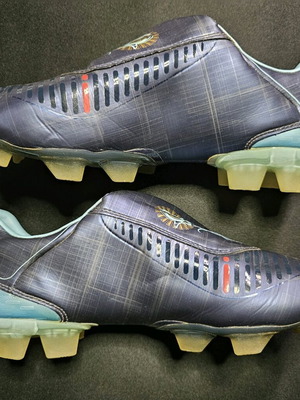 Ποδοσφαιρικά παπούτσια Adidas F30 σαν καινούργια, μέγεθος 41 1/3, μπλε