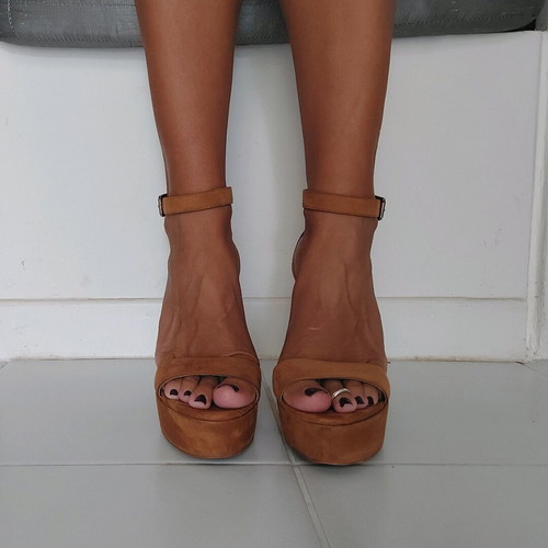 Bershka sandals 39 nude like new