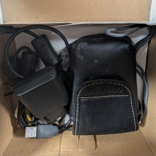 Olympus VG VG-170 camera like new, full set