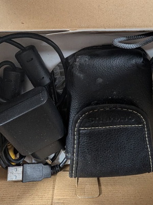 Olympus VG VG-170 camera like new, full set