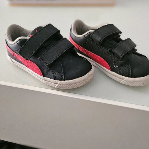 Puma kids shoes size 22 like new, black